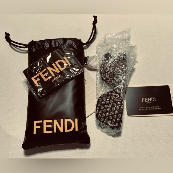 NWT FENDI 40081 EMBELLISHED O’LOCK LOGO DETAILING BLACK FF TEMPLE SUNGLASSES - Picture 9 of 17